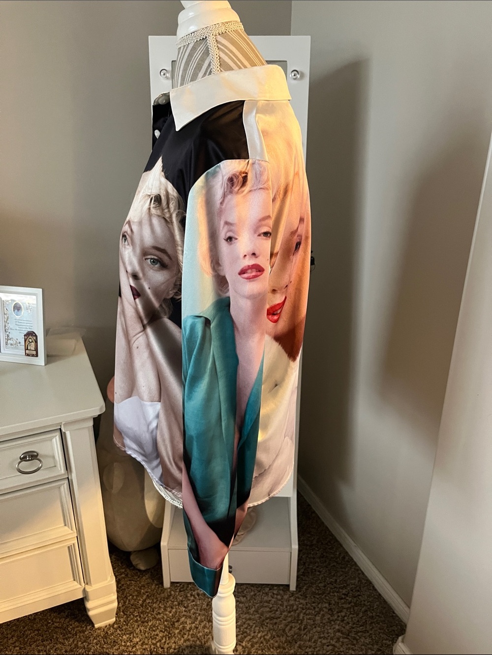 Graphic Marilyn Monroe Button-Up Shirt in Black & White - Picture 4 of 4